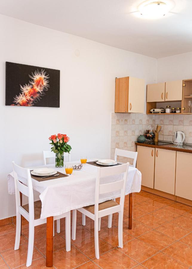 Korallion Apartment シベニク エクステリア 写真